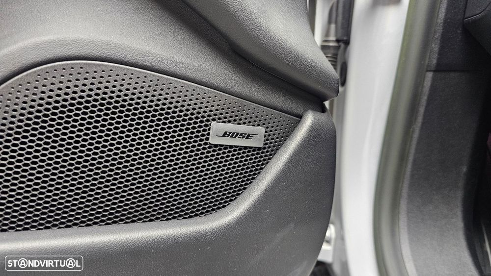 Porsche Taycan Turbo - 32