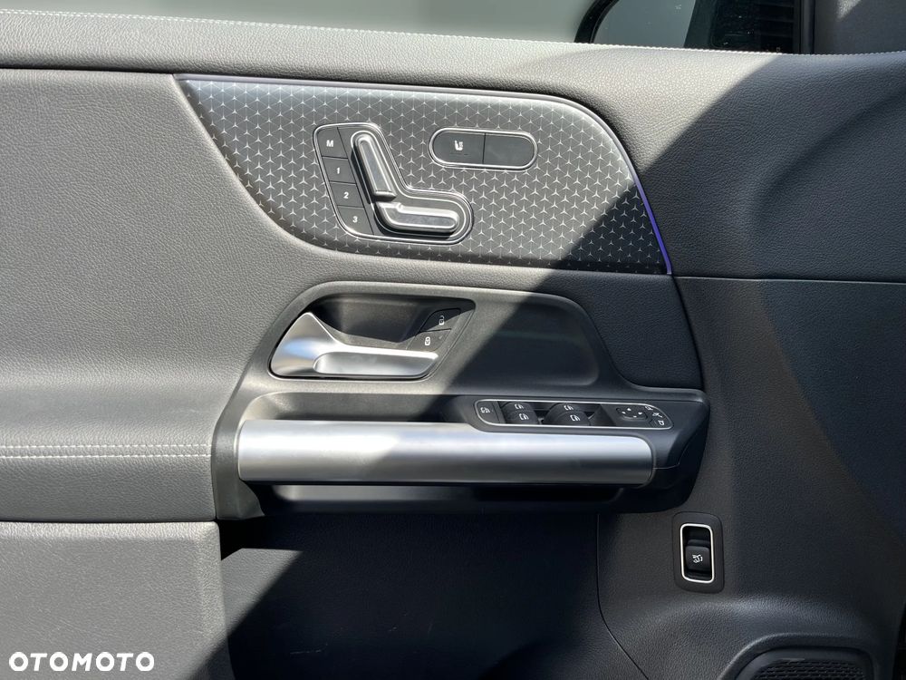 Mercedes-Benz GLA - 12
