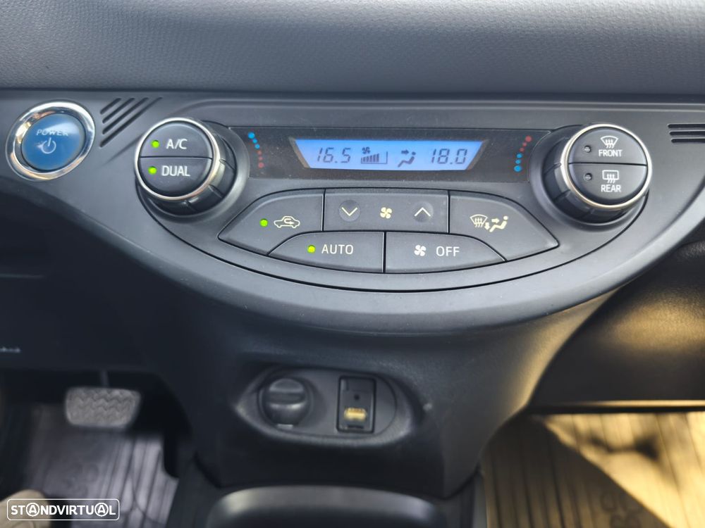 Toyota Yaris 1.5 HSD Comfort+Navi - 8