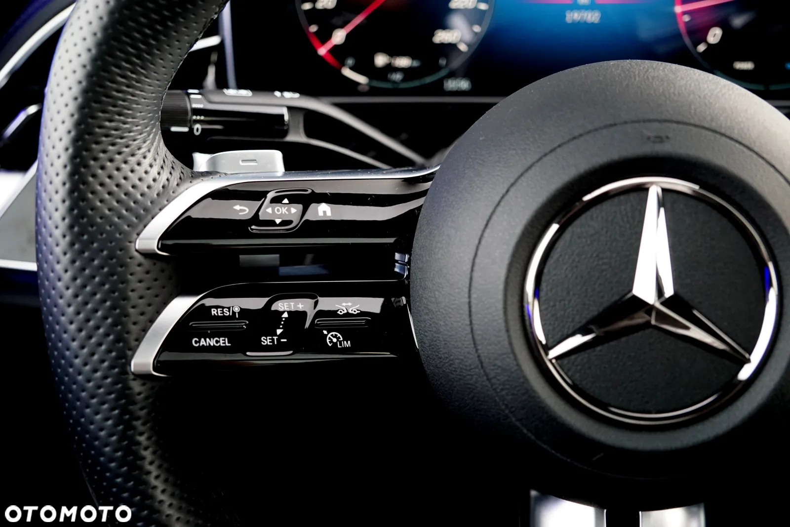 Mercedes-Benz Klasa E 220 d 4Matic 9G-TRONIC Edition AMG Line - 32
