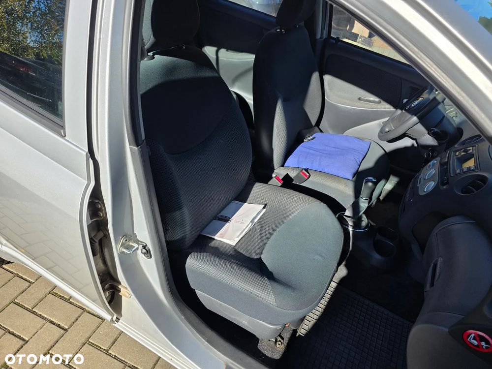 Toyota Yaris 1.3 Sol - 8