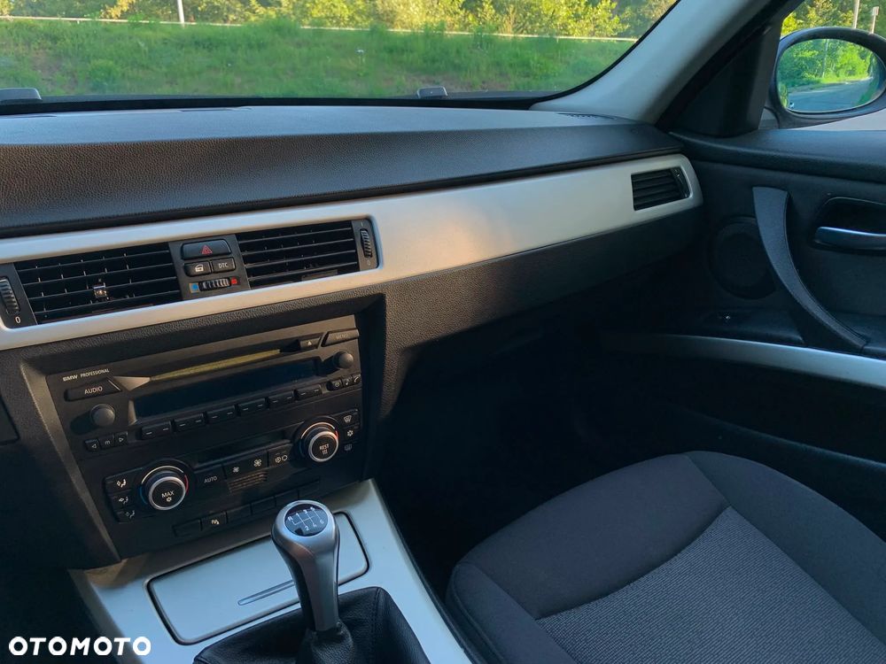 BMW Seria 3 318i - 14