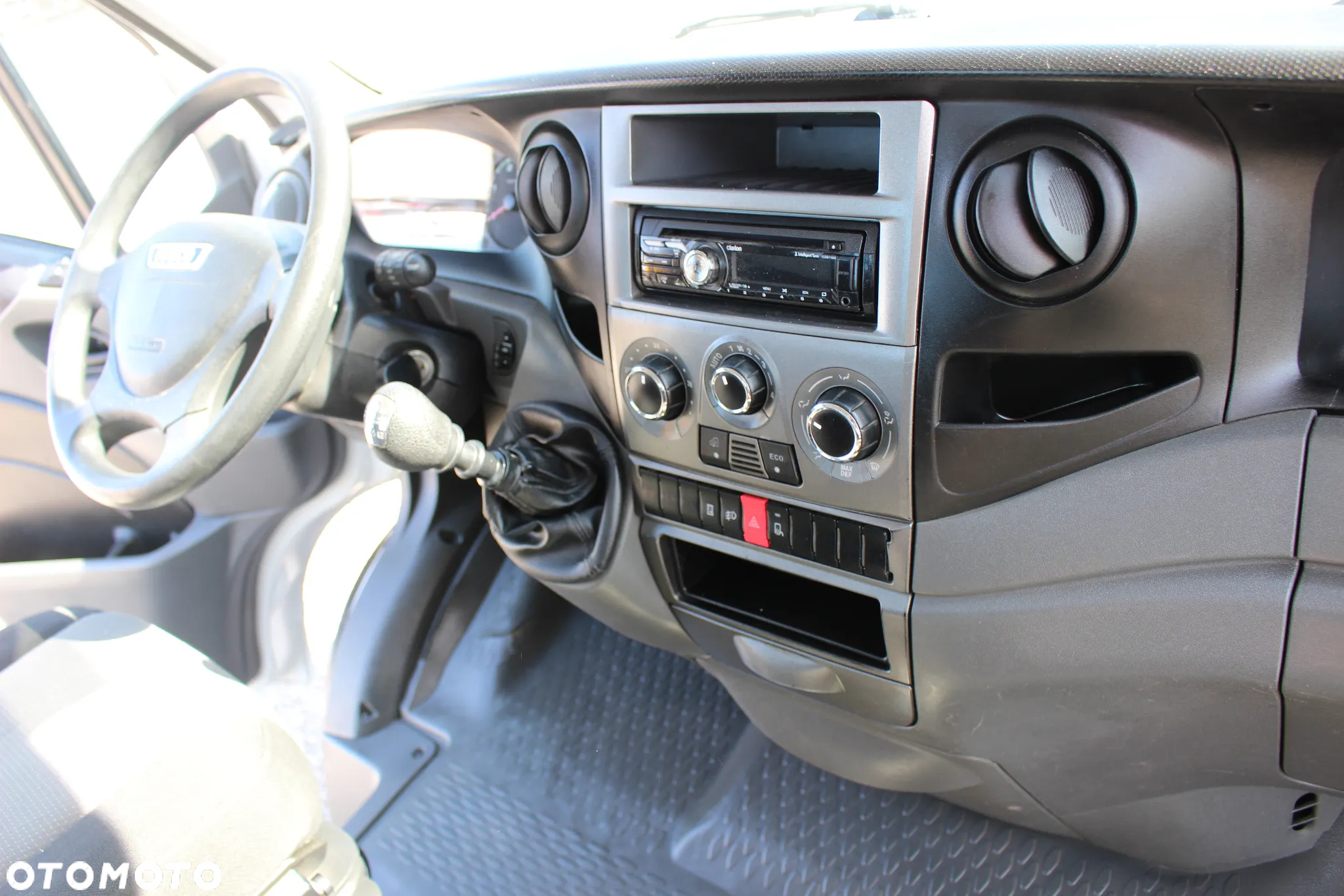 Iveco DAILY 35S11 /SKRZYNIA/ 98 000 KM / KLIMA / *SERWIS* / SUPER STAN / - 19