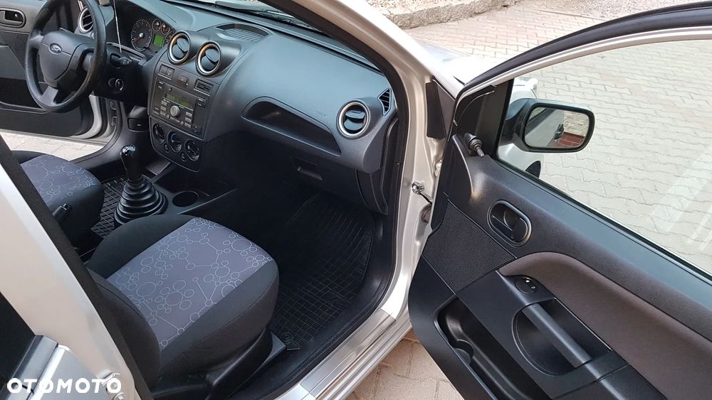 Ford Fiesta 1.25 Trend - 9