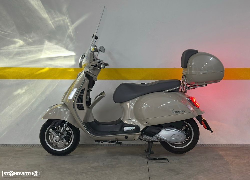 Vespa GTS Super GTS 300 Super Sport - 1