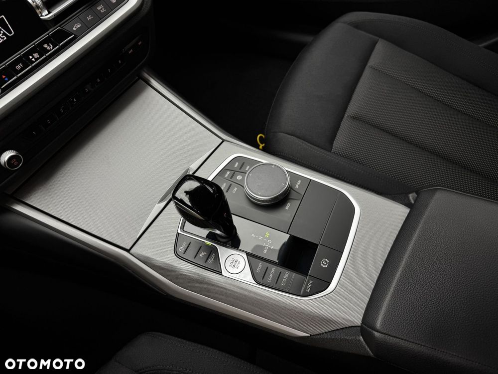 BMW Seria 3 318i - 27