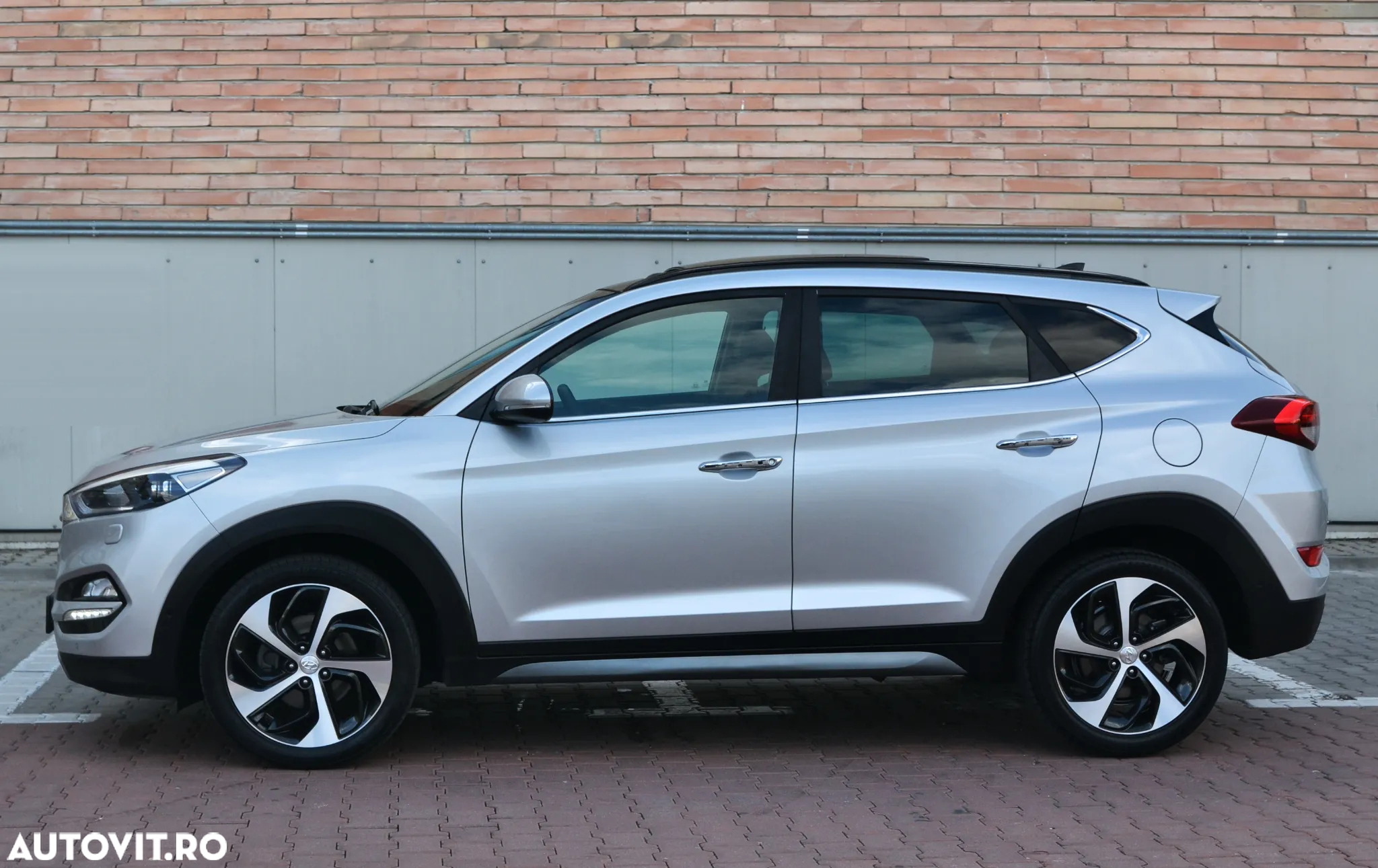 Hyundai Tucson blue 1.7 CRDi 2WD DCT Premium - 12