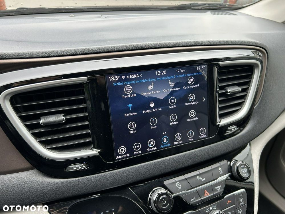 Chrysler Pacifica - 31