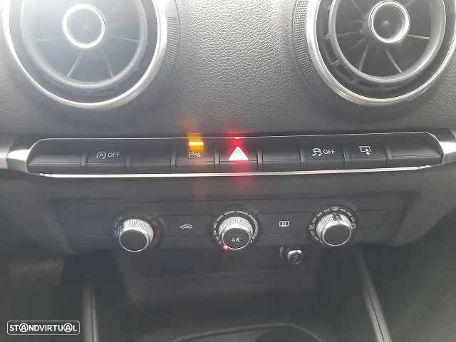 Audi A3 Limousine 1.6 TDi Advance S tronic - 12