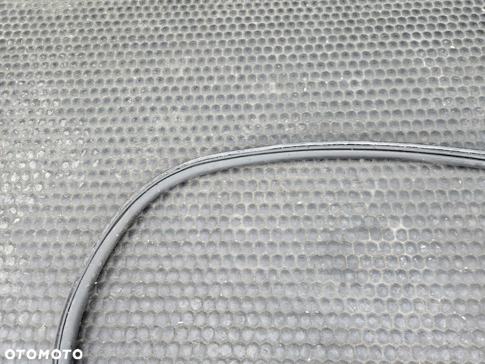Uszczelka 7141890 Guma Pokrywy Klapy Bagaznika BMW 1 E87 E81 - 30