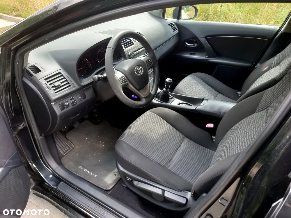 Toyota Avensis 1.8 Sol - 11