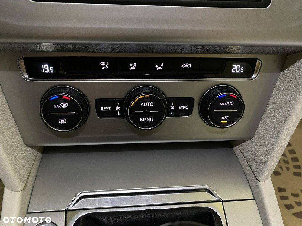 Volkswagen Passat - 28