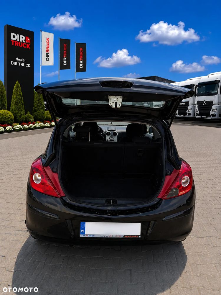 Opel Corsa 1.2 16V Cosmo - 9