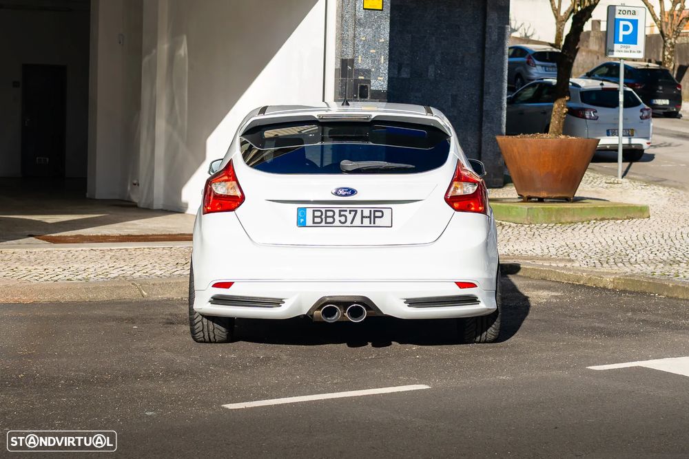 Ford Focus 2.0 EcoBoost ST c/ Pack Pele Desportiva - 7