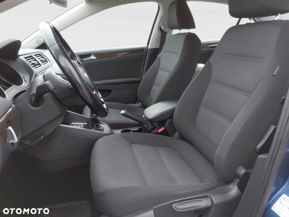 Volkswagen Jetta - 9