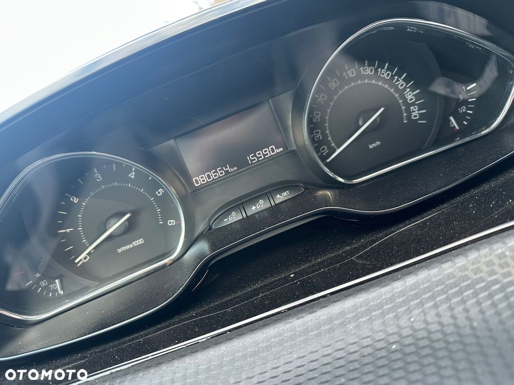 Peugeot 208 - 19