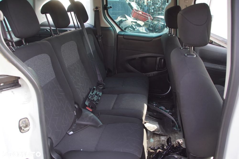 Auto na części - Peugeot Partner II Tepee Lift 1.6 HDI 99 KM BH02 20ET23 EWP 2016R Silnik Skrzynia Drzwi Błotnik Zderzak Lampa Lusterko Szyba Klamka Deska Kokpit Sterownik Moduł Czujnik Licznik Panel Kierownica - 16