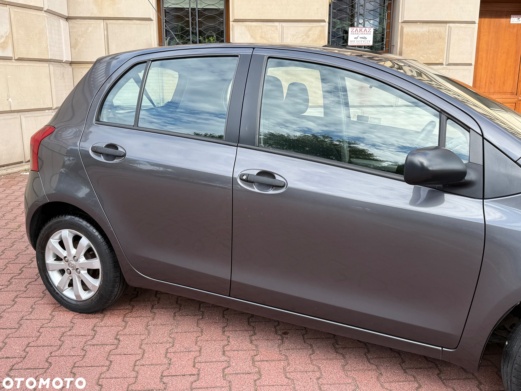 Toyota Yaris 1.3 Luna A/C - 12