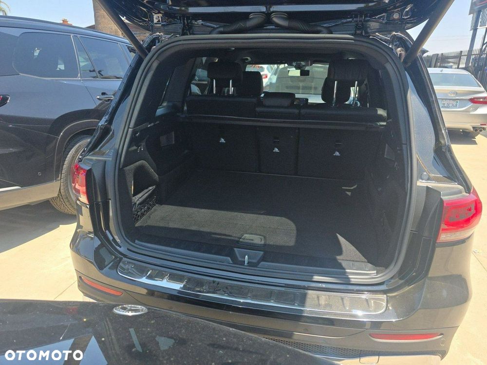 Mercedes-Benz GLB 250 4Matic 8G-DCT AMG Line - 13
