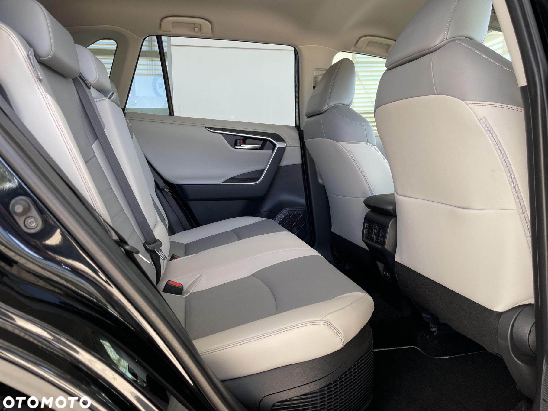 Toyota RAV4 - 10