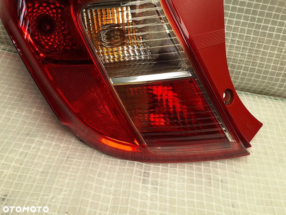 lampa tyl tylna lewa opel karl 2014-2019 42607396 europa orginal demontaz - 3