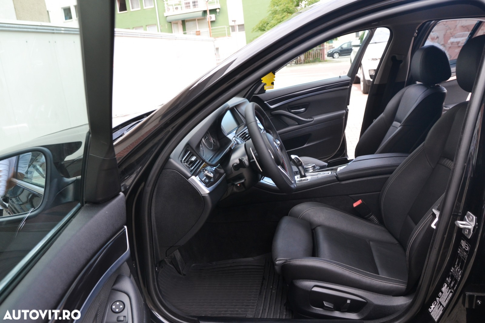 BMW Seria 5 520d xDrive - 14