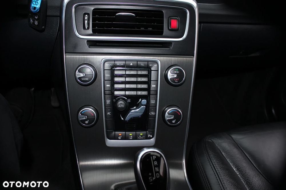 Volvo V60 D5 Geartronic Summum - 22