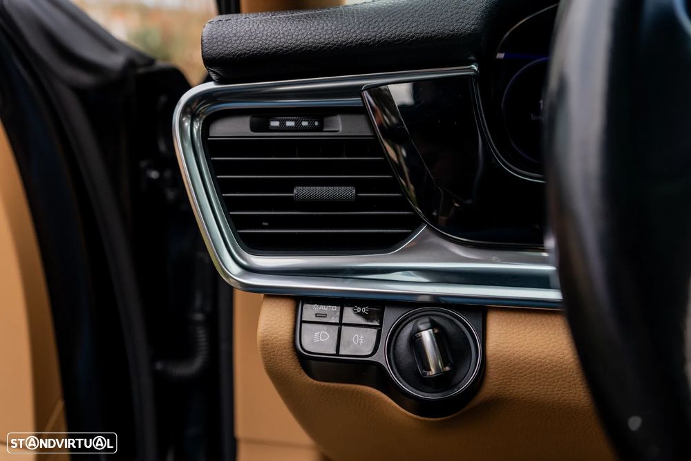 Porsche Panamera Sport Turismo 4 E-Hybrid - 30