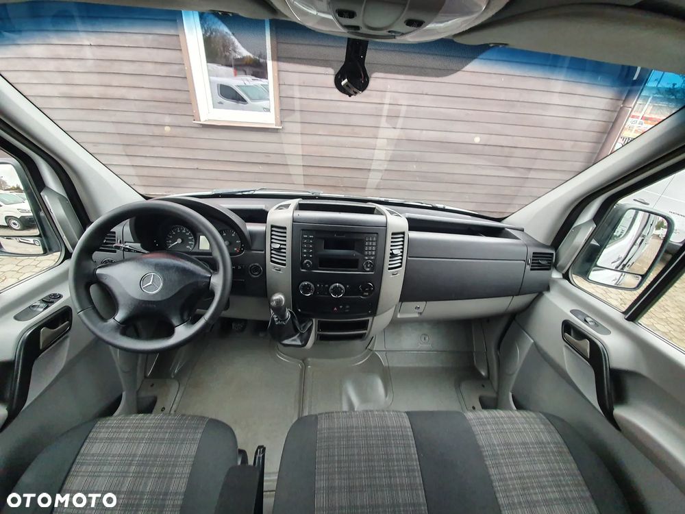 Mercedes-Benz Sprinter - 25