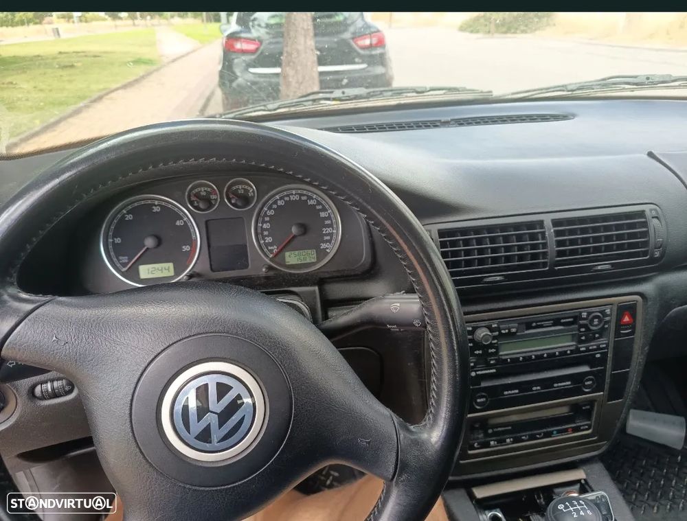 VW Passat 1.9 TDi Highline - 3
