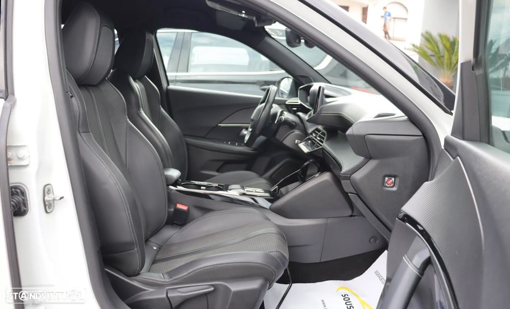 Peugeot 2008 1.2 PureTech GT EAT8 - 13
