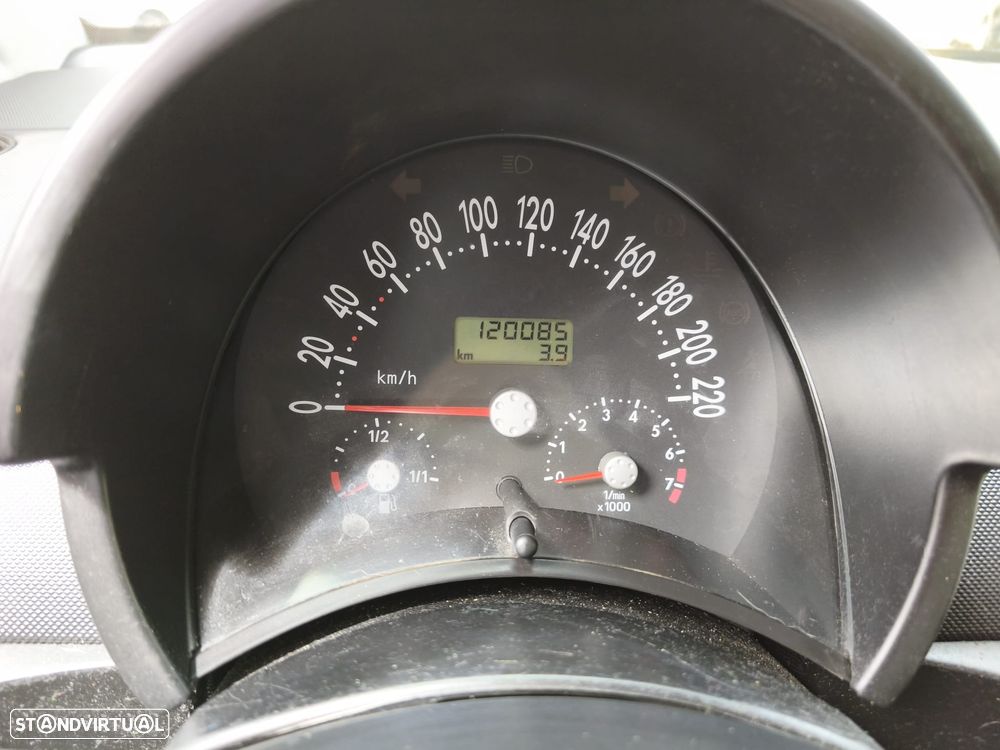 VW New Beetle 1.6 - 10
