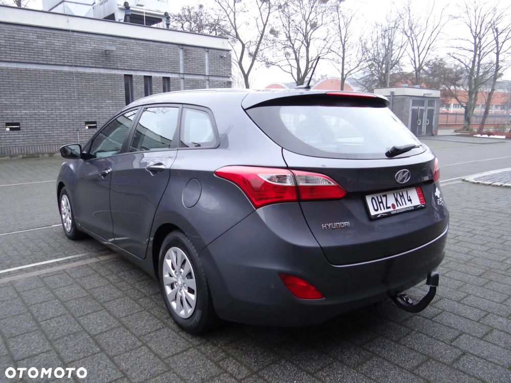 Hyundai i30 blue Kombi 1.6 CRDi Classic Navigation - 9