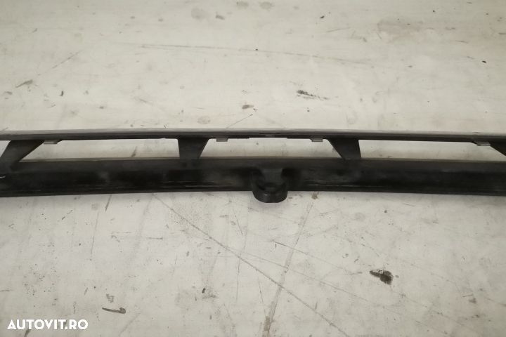 Ornament Crom Inferior Fusta Bara Fata Original In Stare Buna Mercedes - 5