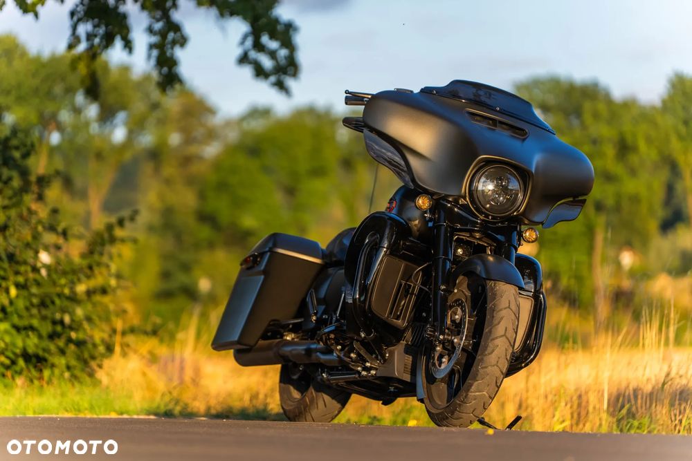 Harley-Davidson Touring Street Glide - 2