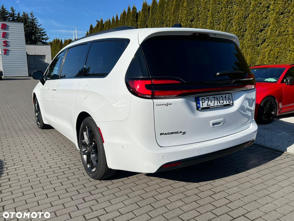 Chrysler Pacifica - 4