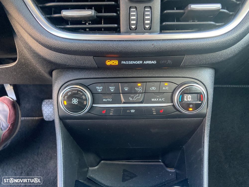 Ford Fiesta 1.0 EcoBoost S&S TITANIUM - 21