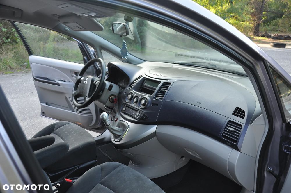 Mitsubishi Grandis - 27