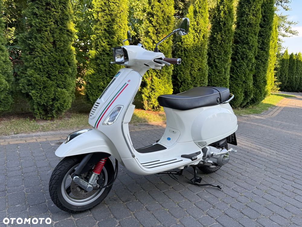 Piaggio Vespa - 1