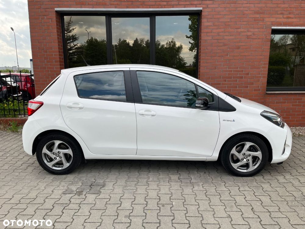 Toyota Yaris Hybrid 100 Business Edition - 23
