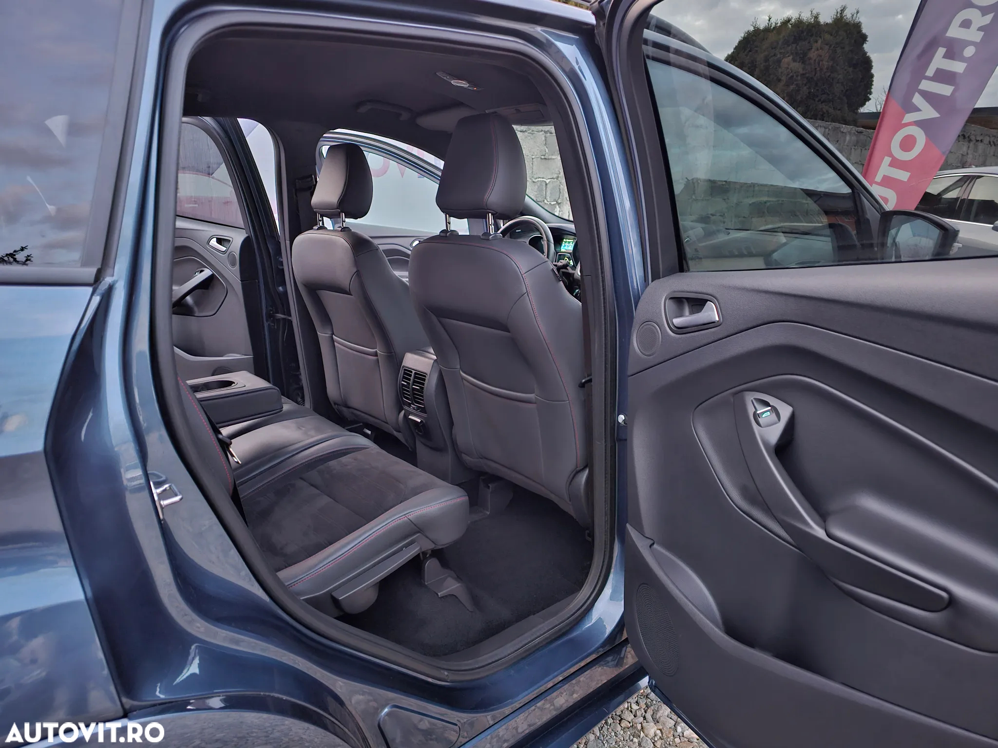 Ford Kuga - 31