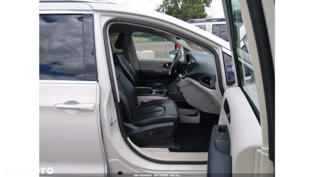 Chrysler Pacifica - 9