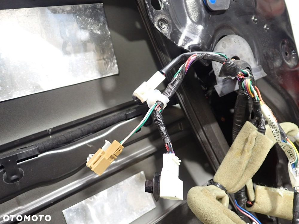 DRZWI LEWY PRZÓD INFINITI M37X KOL:GAC - 34