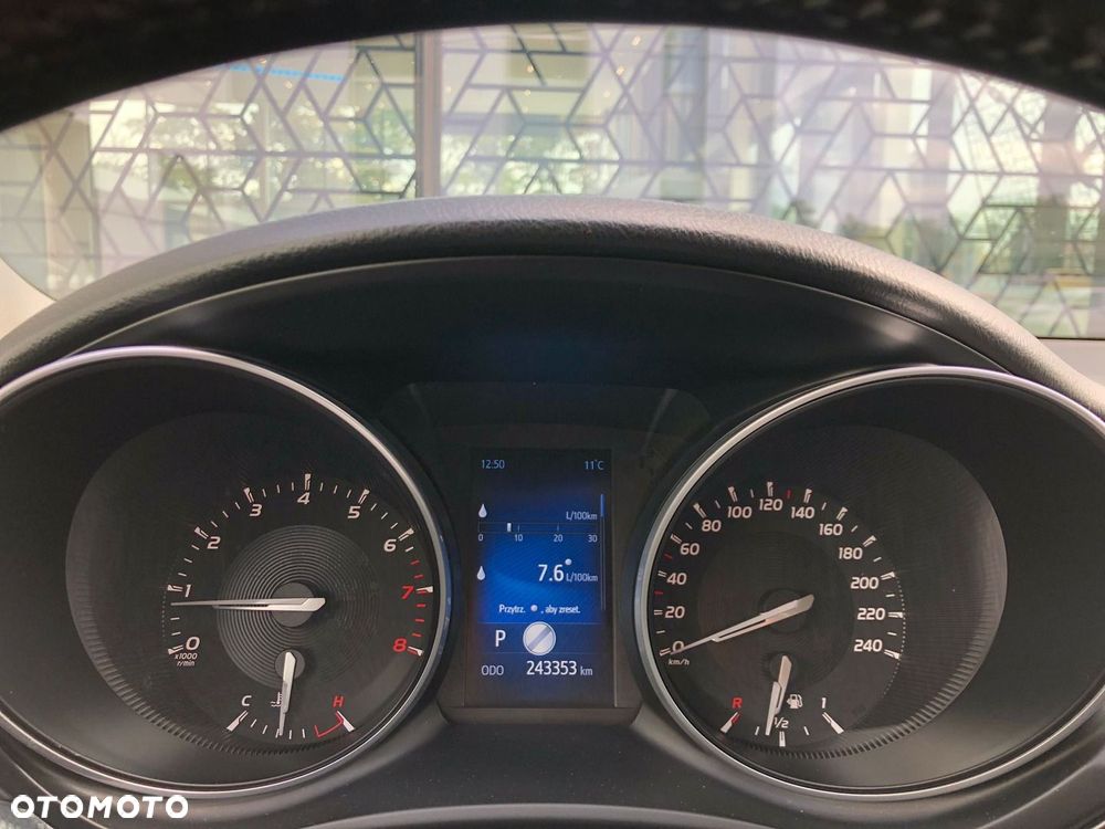 Toyota Avensis - 26
