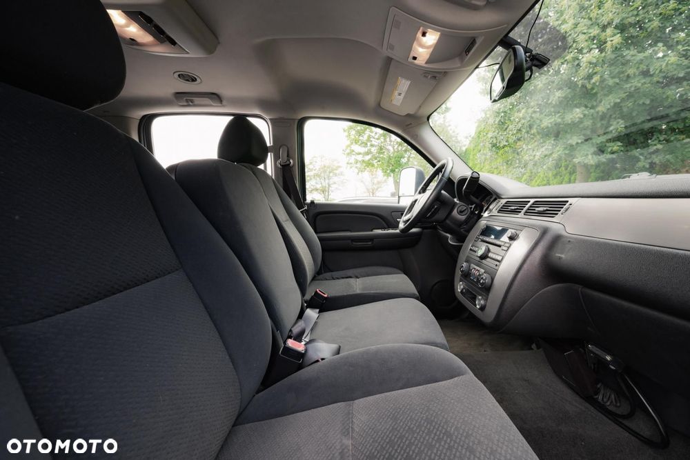Chevrolet Suburban - 29