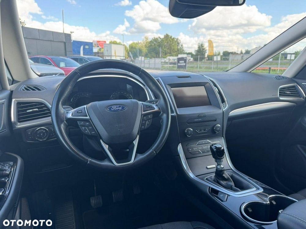 Ford S-Max - 11