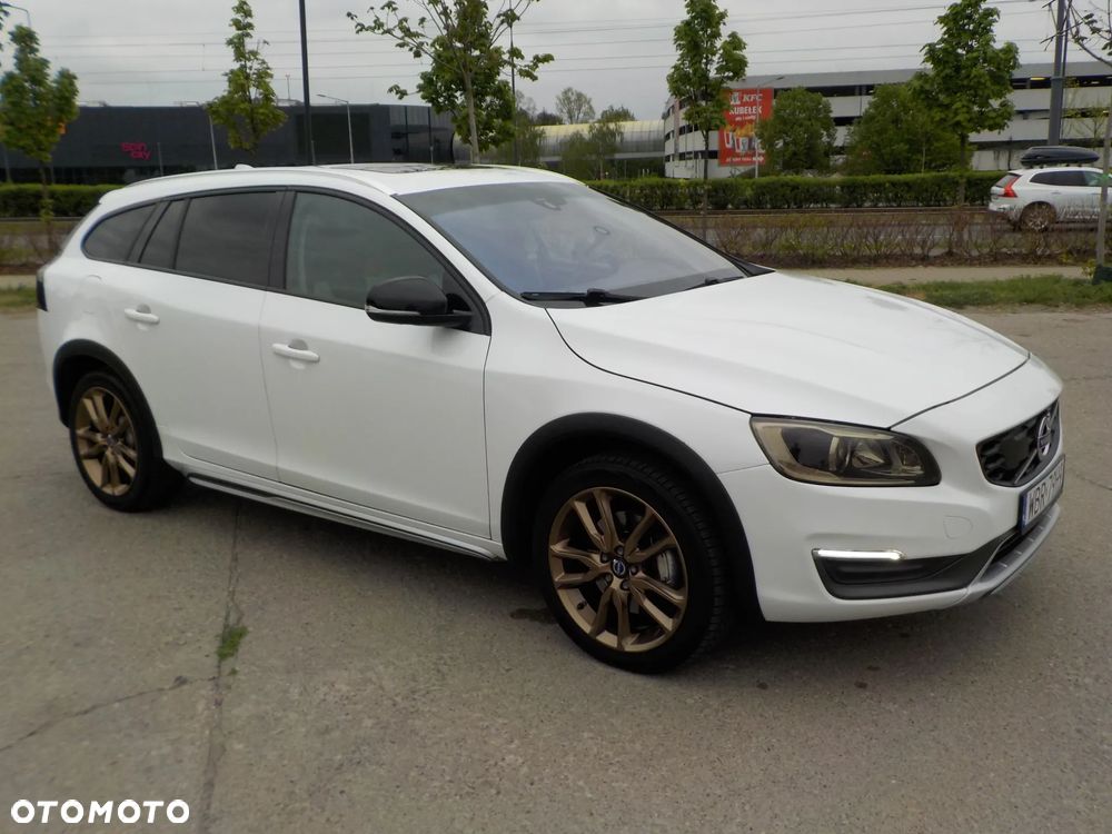 Volvo V60 Cross Country T5 AWD Summum - 2