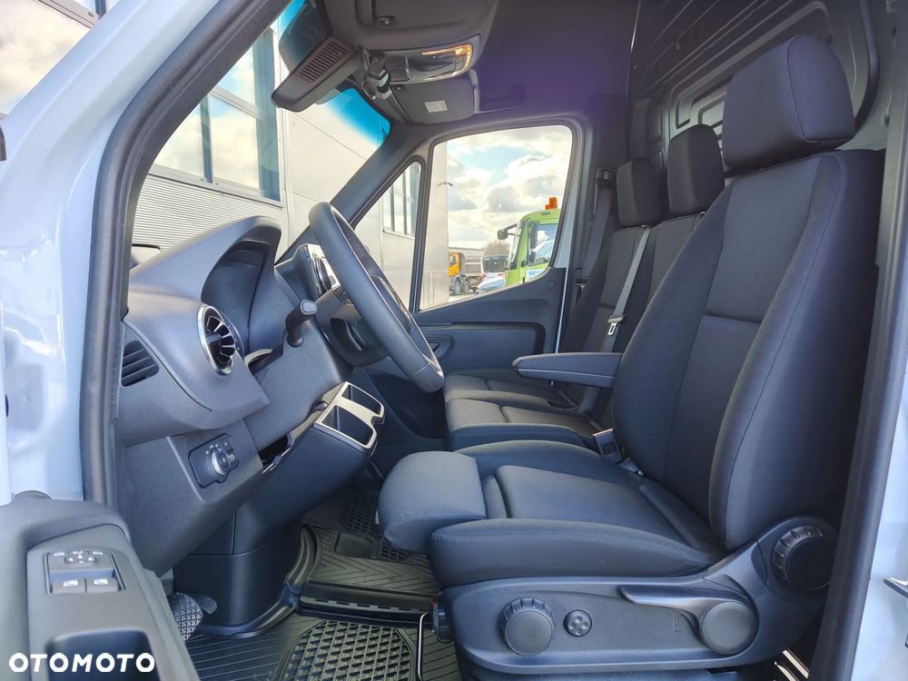 Mercedes-Benz Sprinter - 22