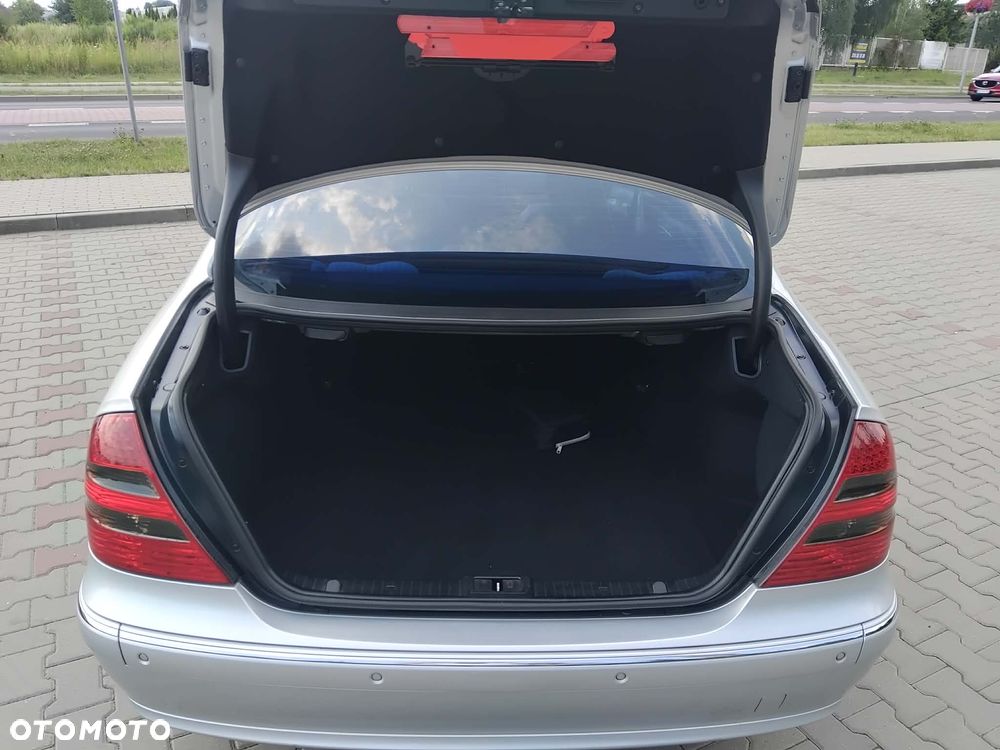 Mercedes-Benz Klasa E 320 CDI 4-Matic Avantgarde - 14