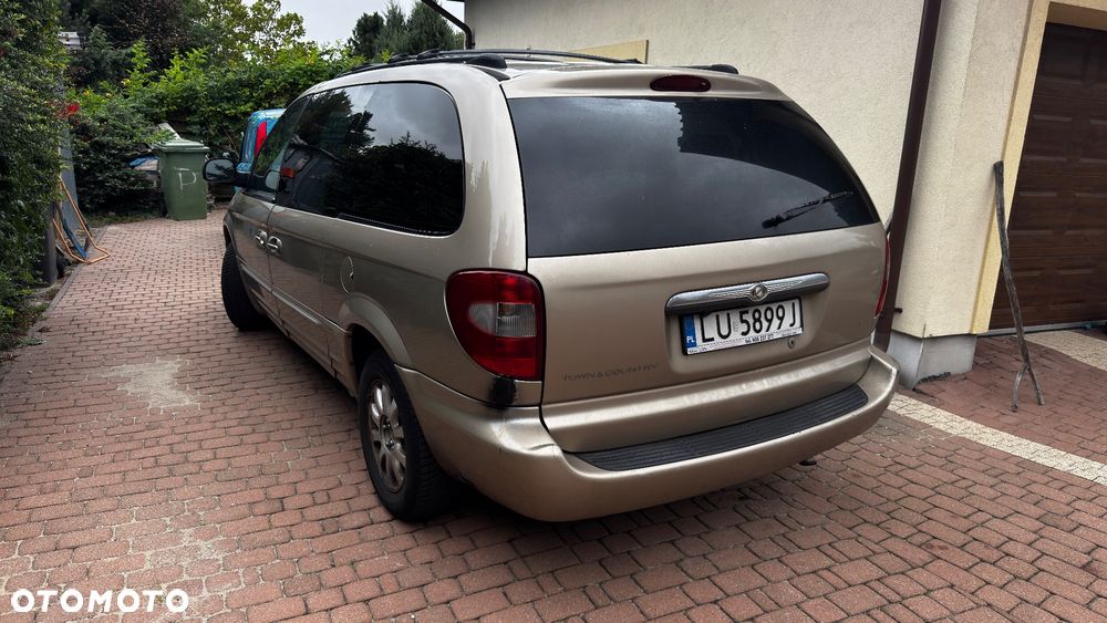 Chrysler Town & Country - 2